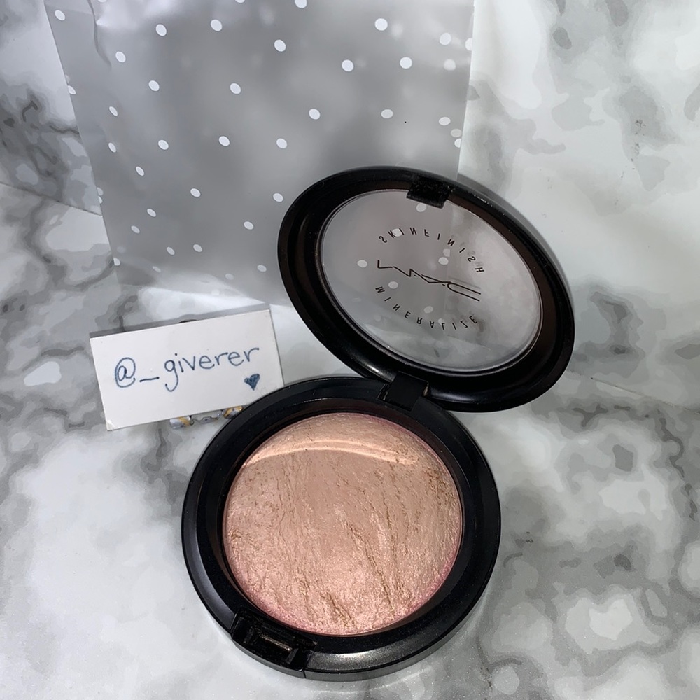 RARE Porcelain Pink MAC MIneralized Skinfinish